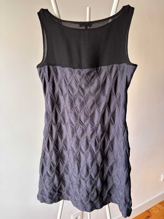 Black & Grey Textured Sleeveless Dress – Modern & Sophisticated