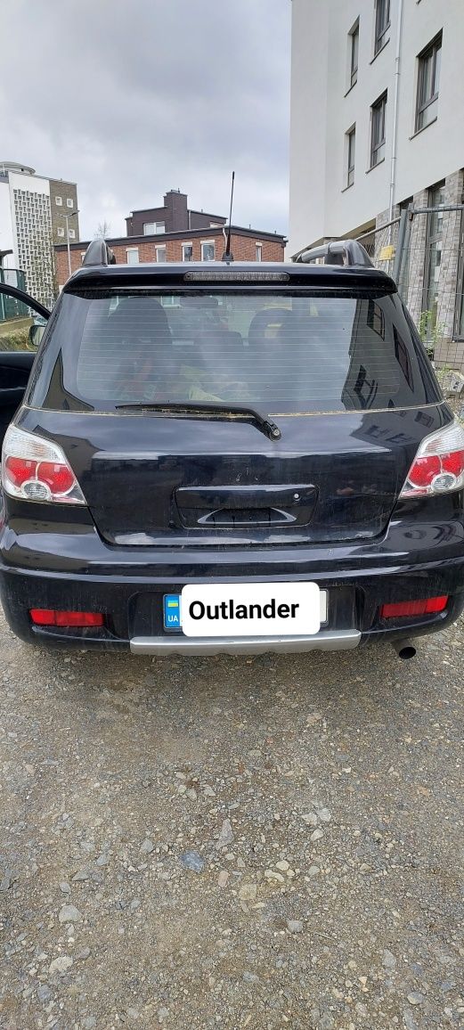Mitsubishi Outlander 1