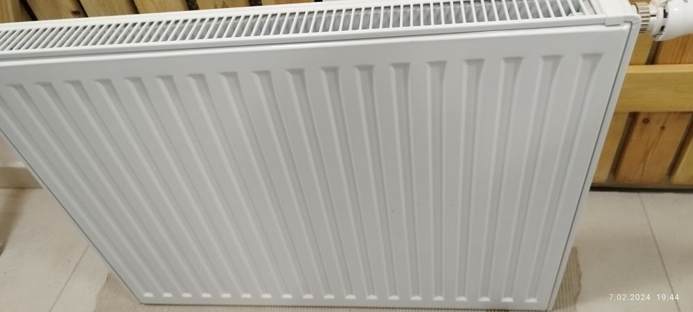 Nowy Grzejnik typu Purmo z regulatorem temperatury