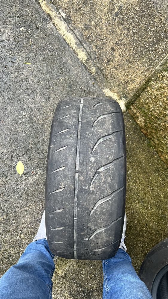 Vendo 2  pneus toyo r888