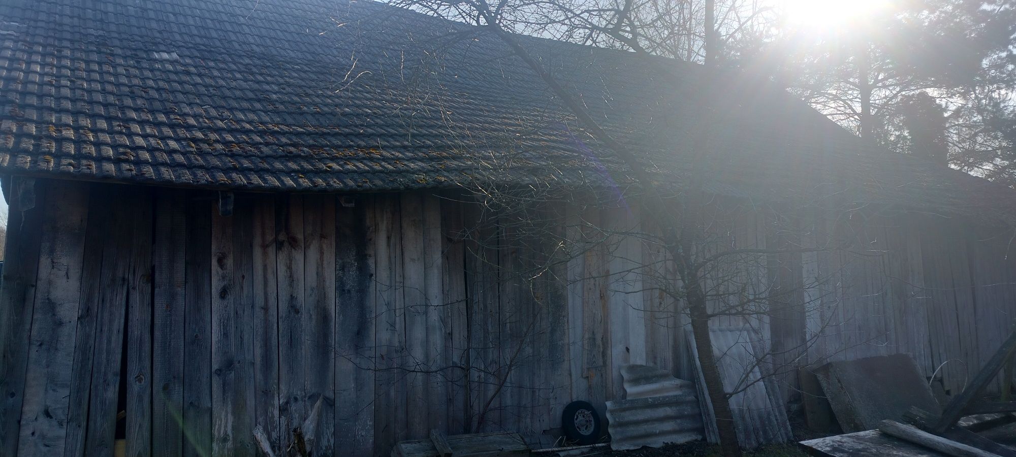 Rozbiórka starej stodoły