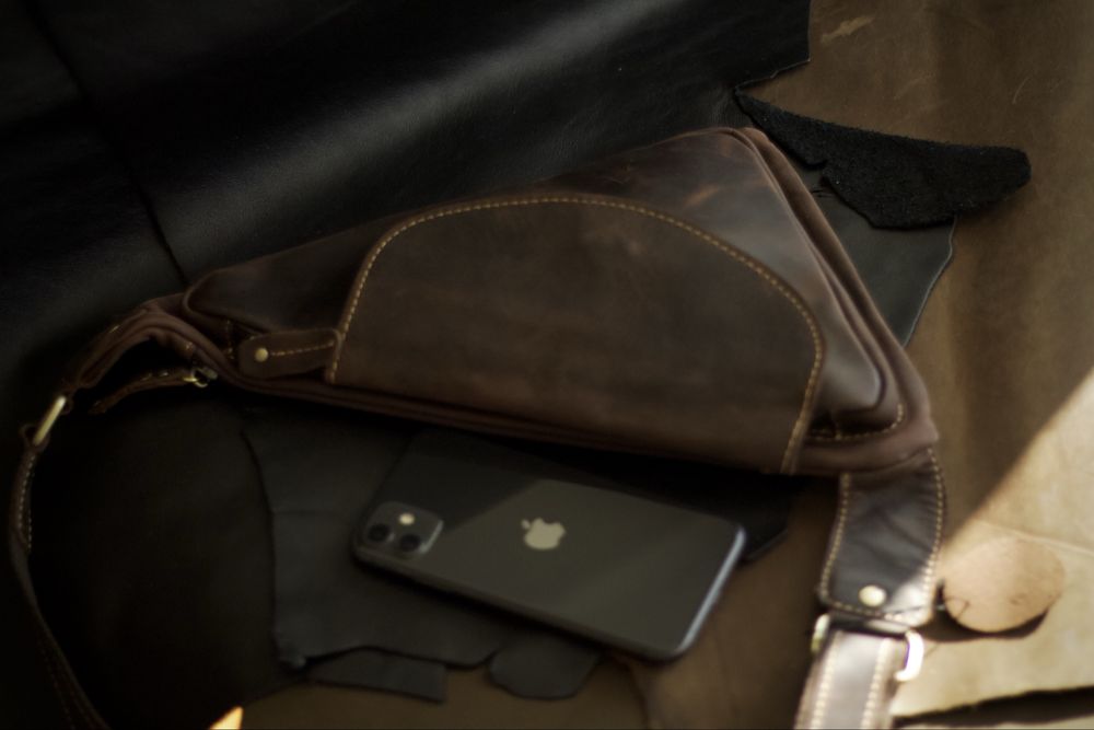 Сумка на грудь чоловіча шкіряна. Слінг / бананка мужская кожаная