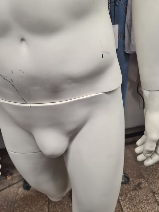 Manekin męski sklepowy