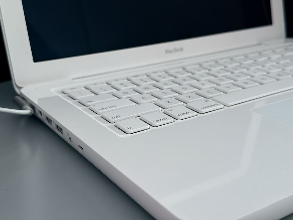 Apple MacBook 13” Mid 2010 Biały Kultowy Model w BDB Stanie iPhone Pro