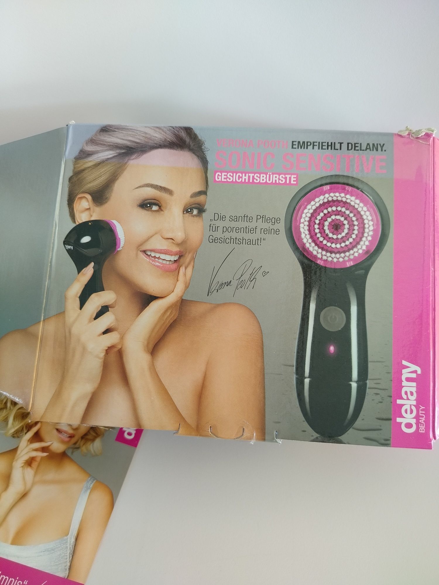 Nowy masażer do twarzy szczotka Delany Beauty Sonic Sensitive makijaż