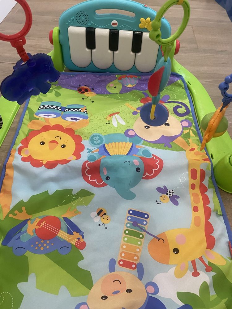 Tapete/ginásio e piano de mãos e pés Fisher Price