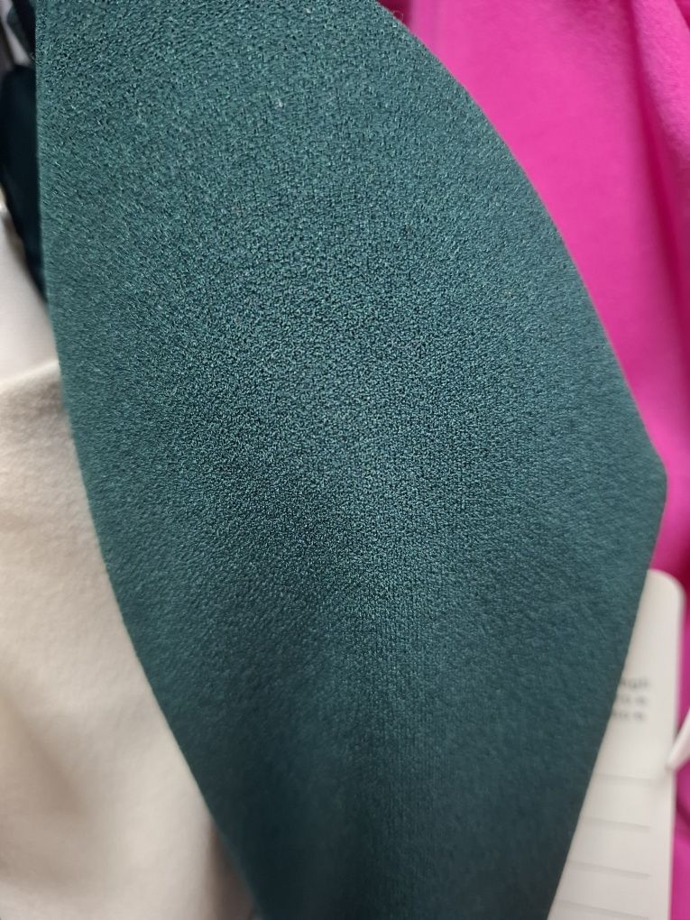 Kombinezon elegancki z rozcieciami