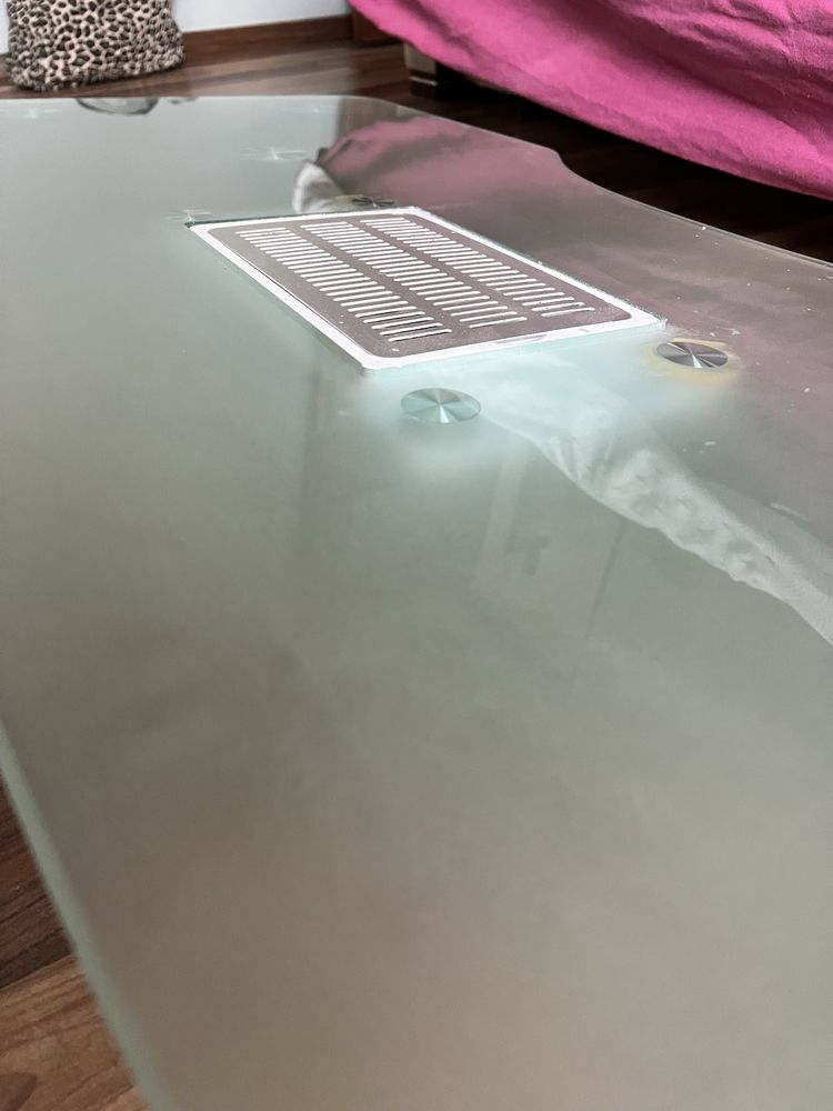 Blat manicure z pochłaniaczem
