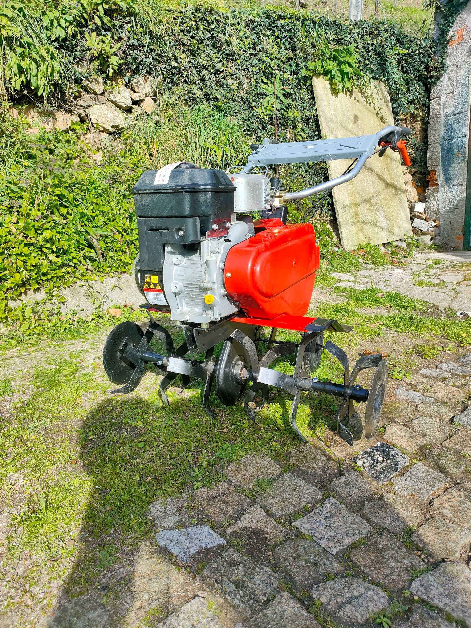 Motoenxada/Motocultivador Nova 8CV