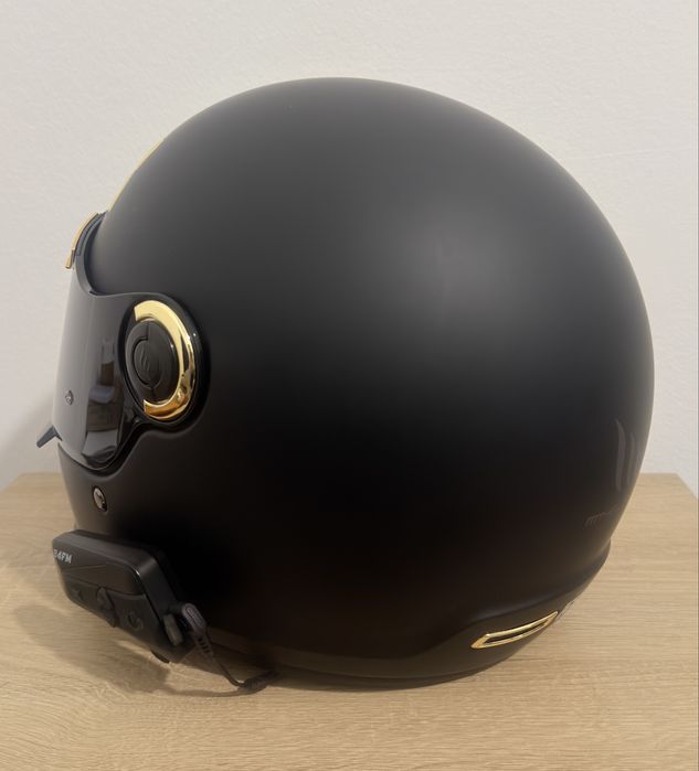 Capacete com intercomunicador