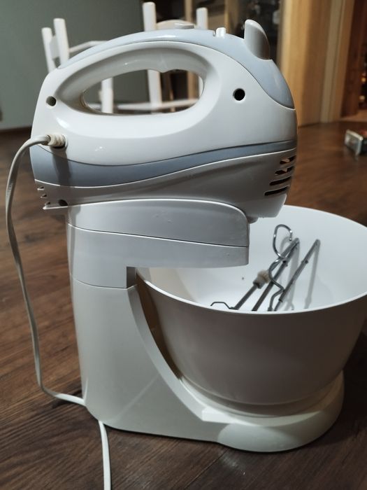 Mixer z miska obrotową