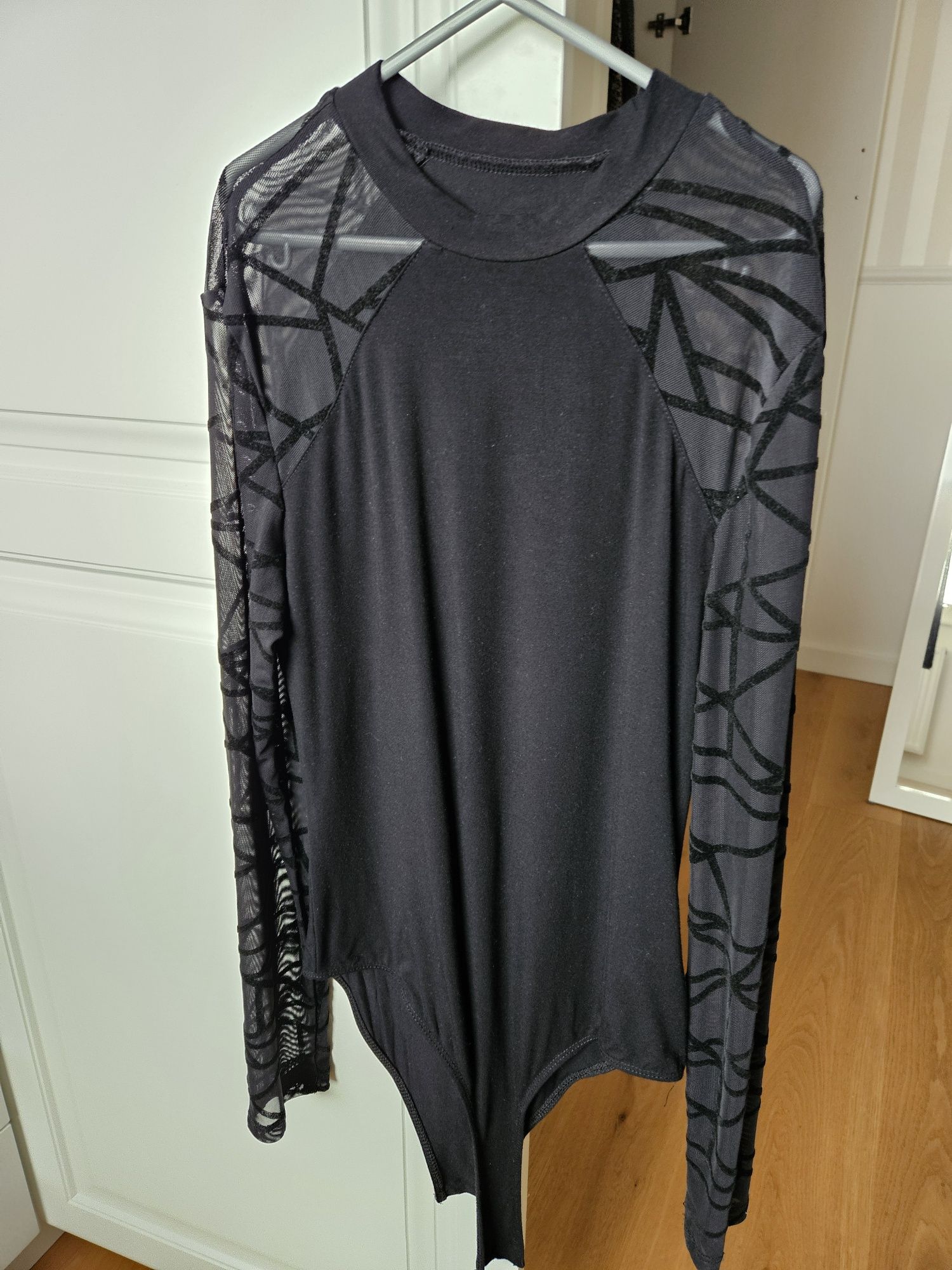 Body Shein S ozdobne rękawy