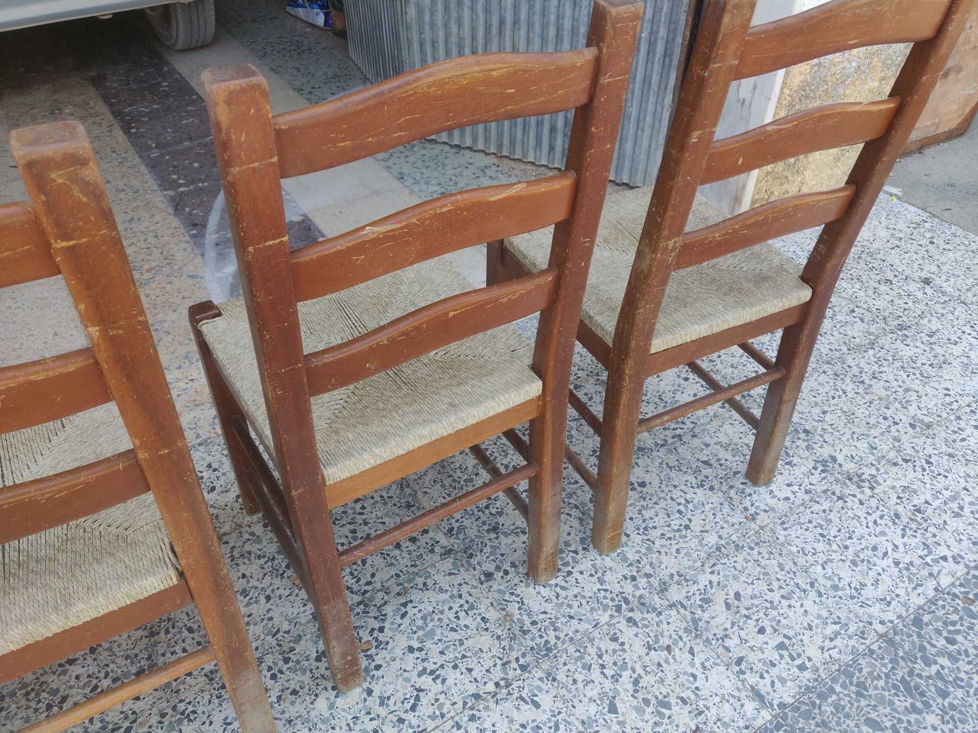 Cadeiras de madeira