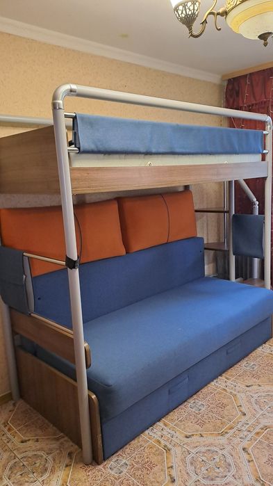 Продам двух ярусный  диван-кровать