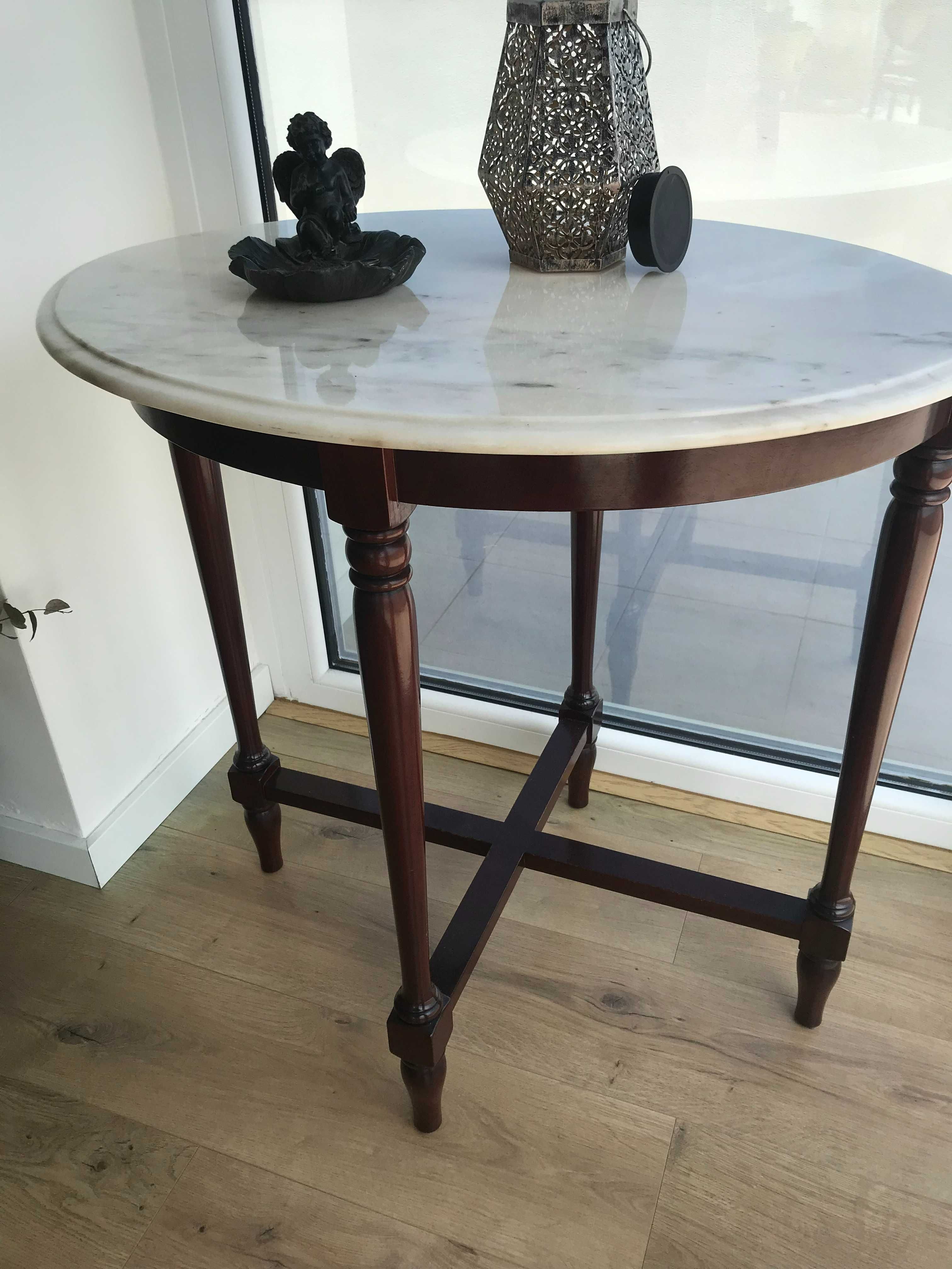mesa de apoio em madeira, com pedra marmore