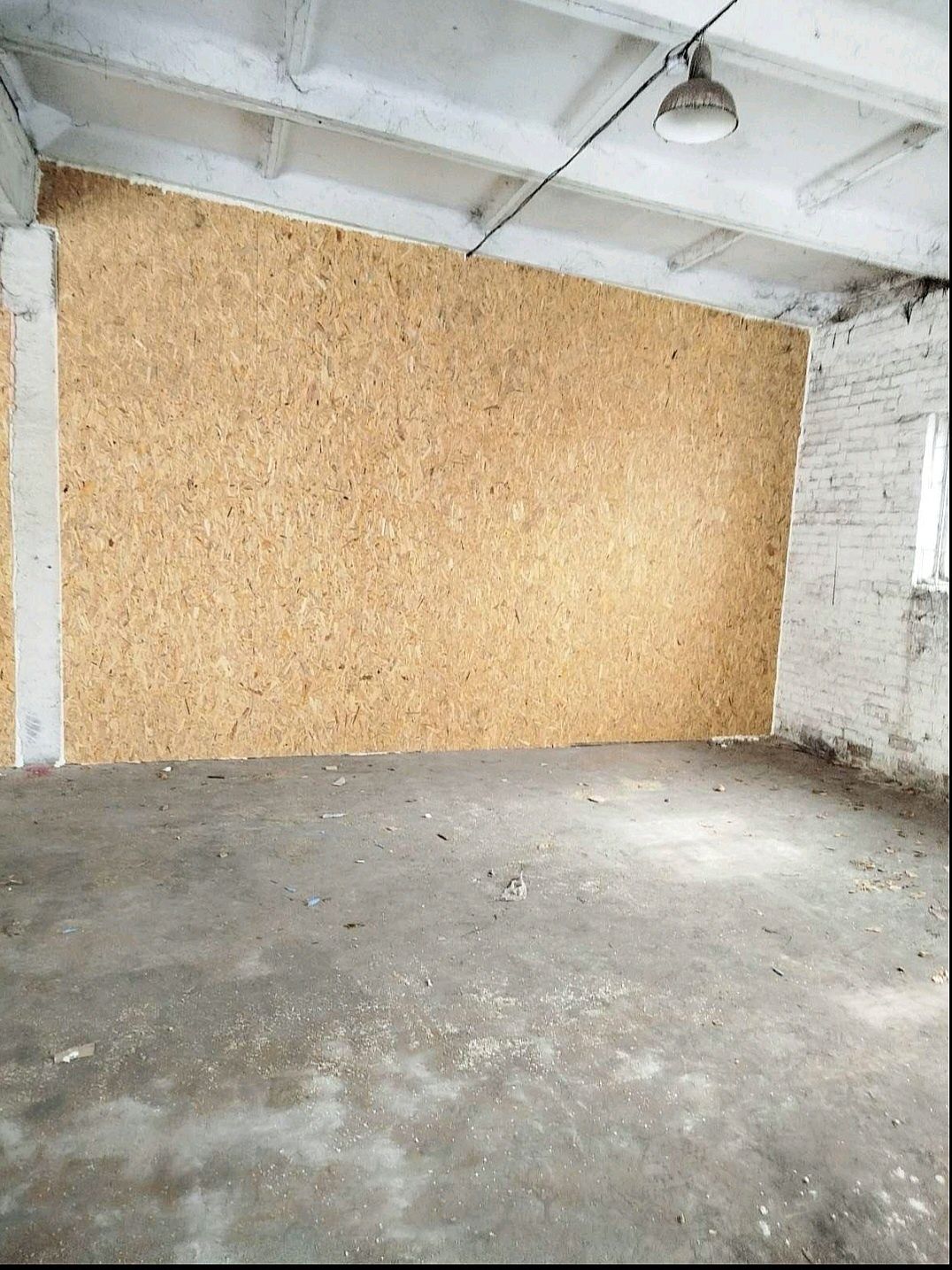 Склад. Площа S= 300 m2.Під ФУРу. Напруга U=220/380V.