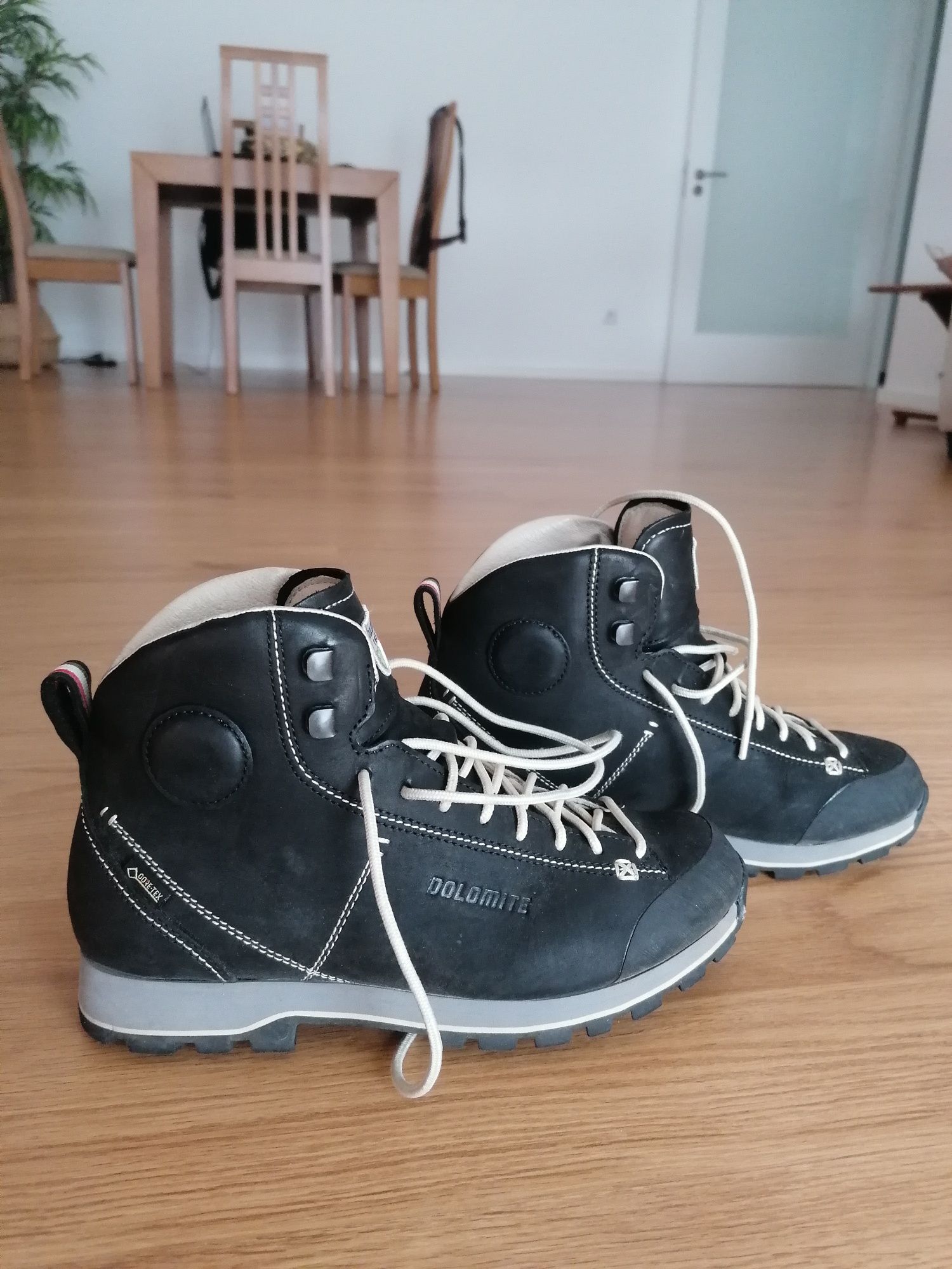 Botas Dolomite, Karakorum, Gore Tex, Pretas