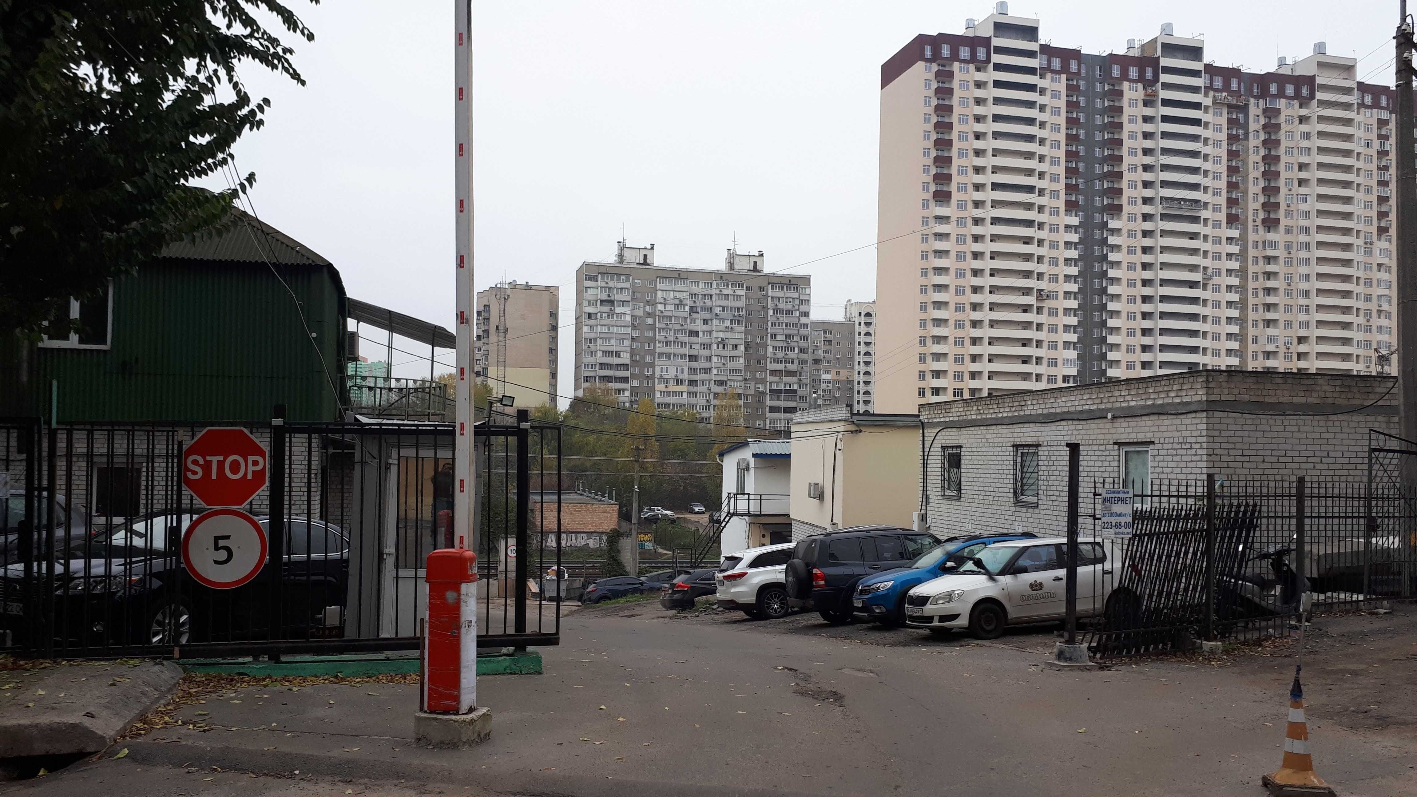 Продам гараж 2шт. Помещение под СТО с подвалом 70м2. Ушинского 14