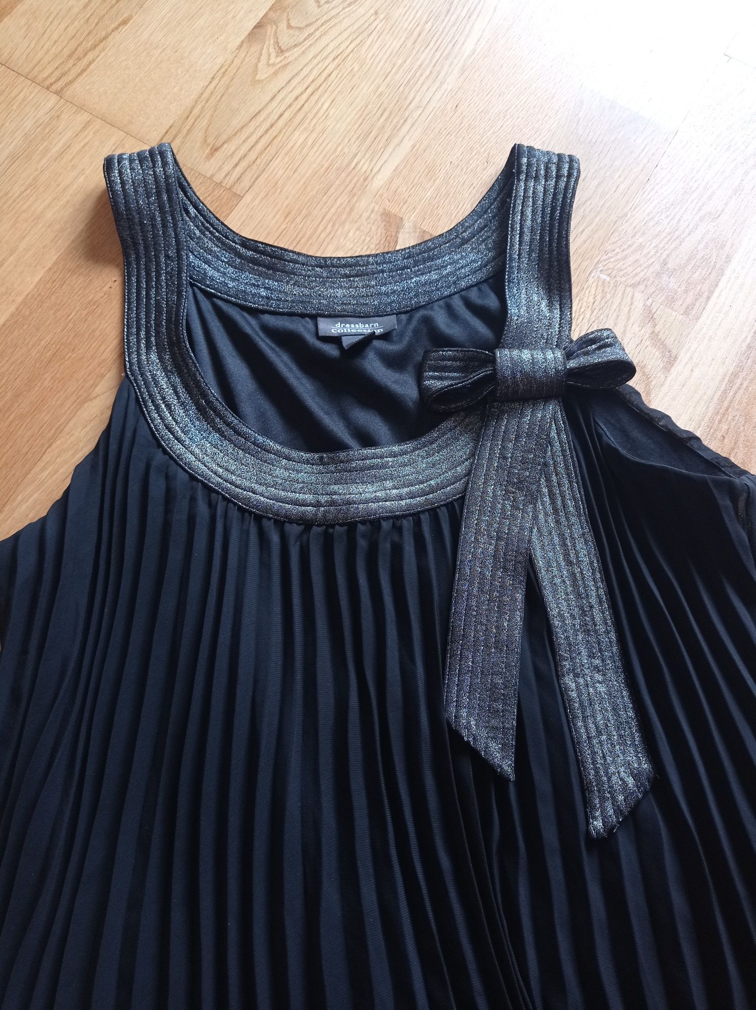 Dressbarn plisowana czarna sukienka, r. 10
