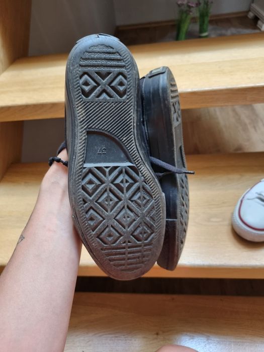 Trampki.  Czarne. Biale. Dwie pary  Converse. 37