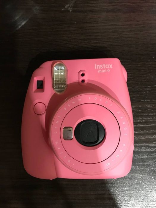 Продам срочно  Instax mini 9