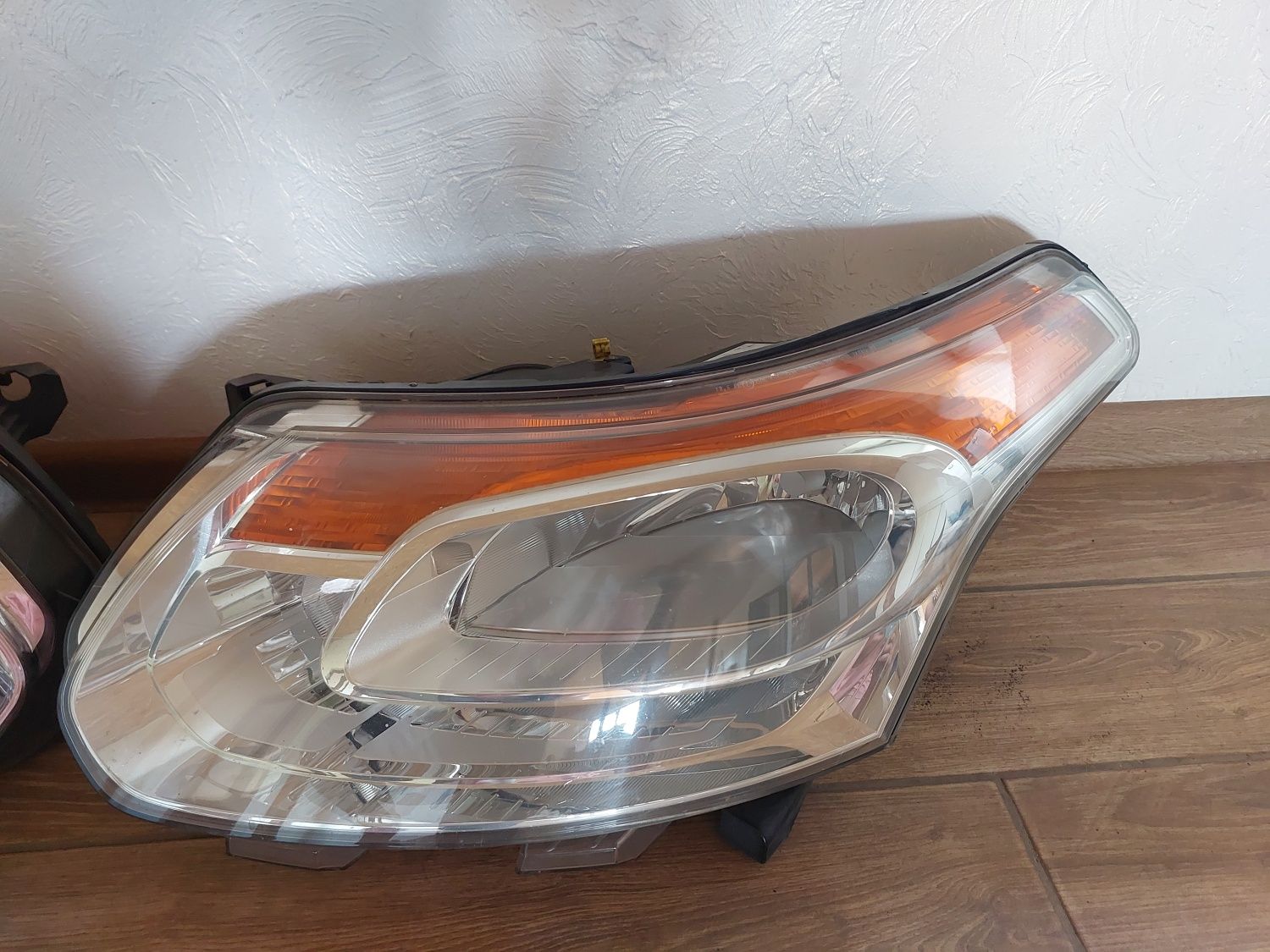 Фари передні Citroën C3 Picasso 2008-2016