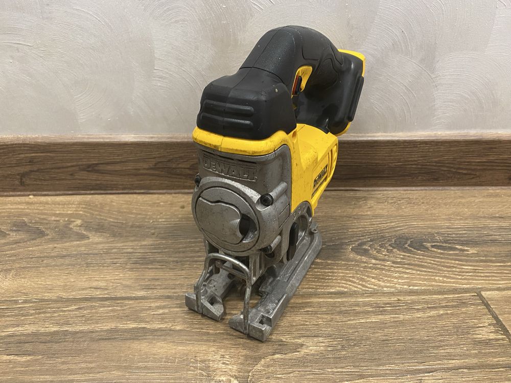 Лобзик DeWalt DCS331
