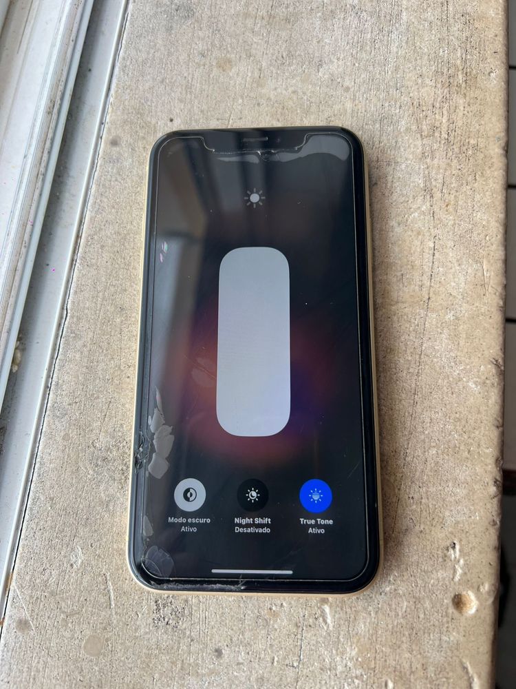 IPHONE XR LIMPO.