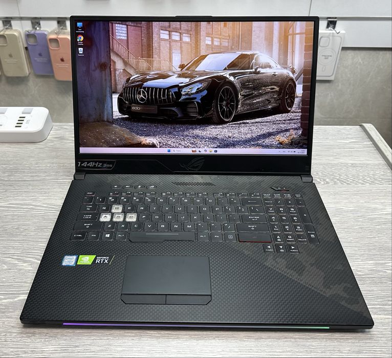 Asus ROG Strix GL704G / 144 Hz / i7 (8) / RTX 2070 / RAM 16 / 750 GB