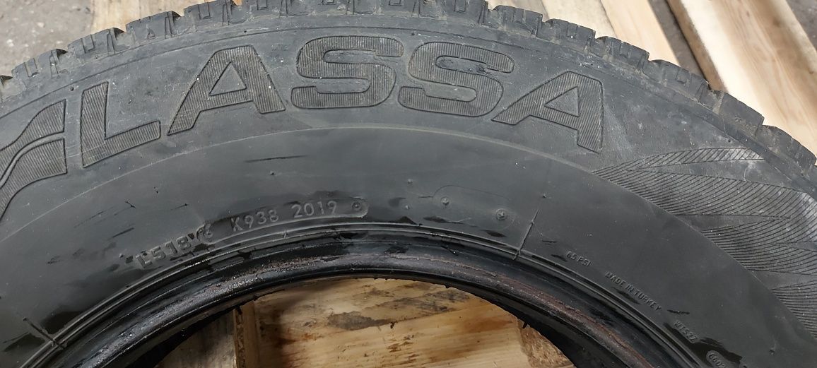 Opony zimowe 215/70/15C LASSA