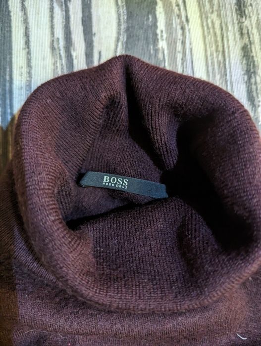 Гольф Hugo Boss жіночий темно-бордового кольору XS 100% вовна