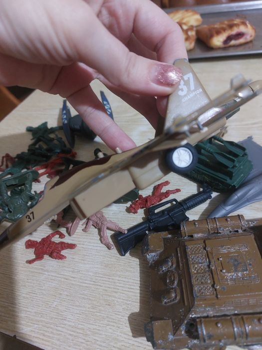 Іграшковий набір для хлопчиків танки літаки