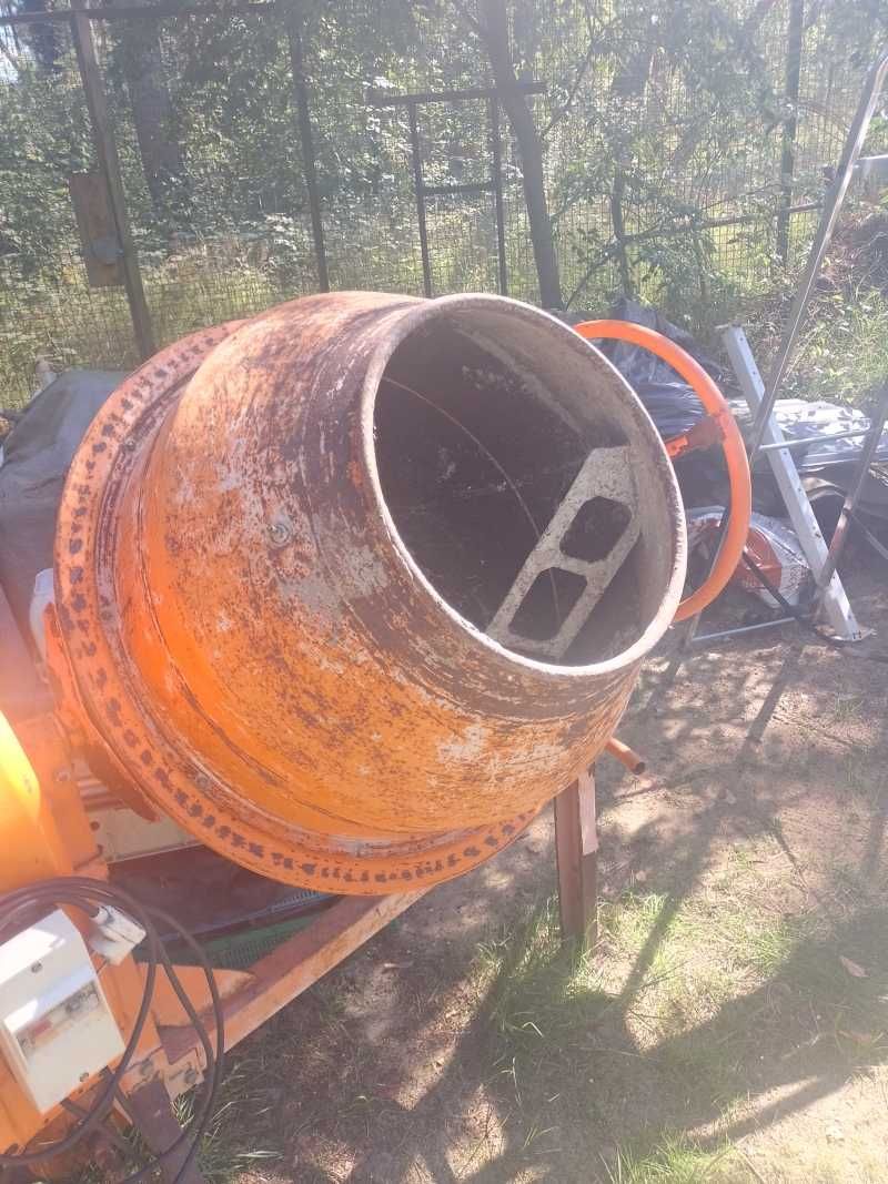 Betoniarka poj. 100 l. mało używana