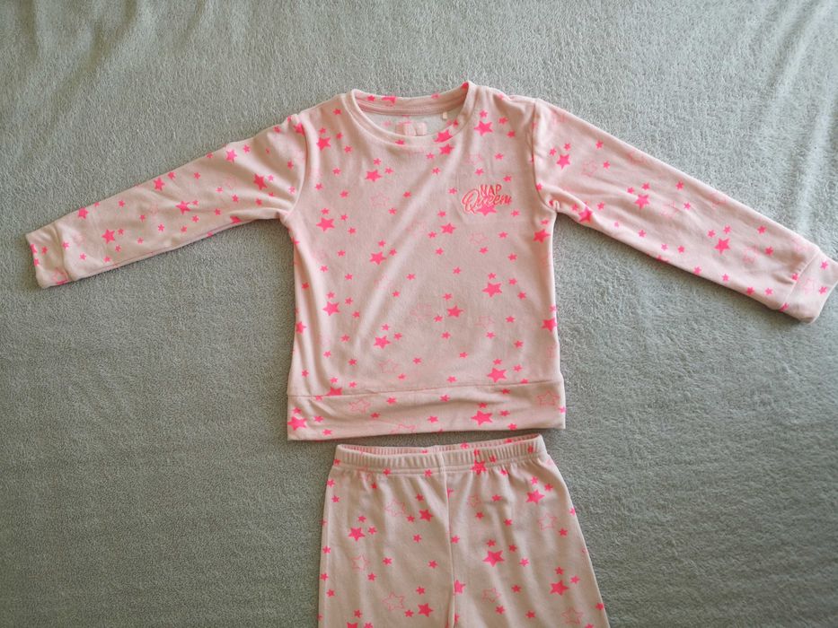 Pluszowa dwuczęściowa piżama w gwiazdki Jeff & Co. 116 - 122 jak nowa