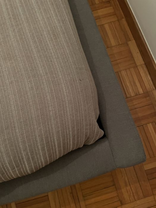 Cama com estrado elevatório