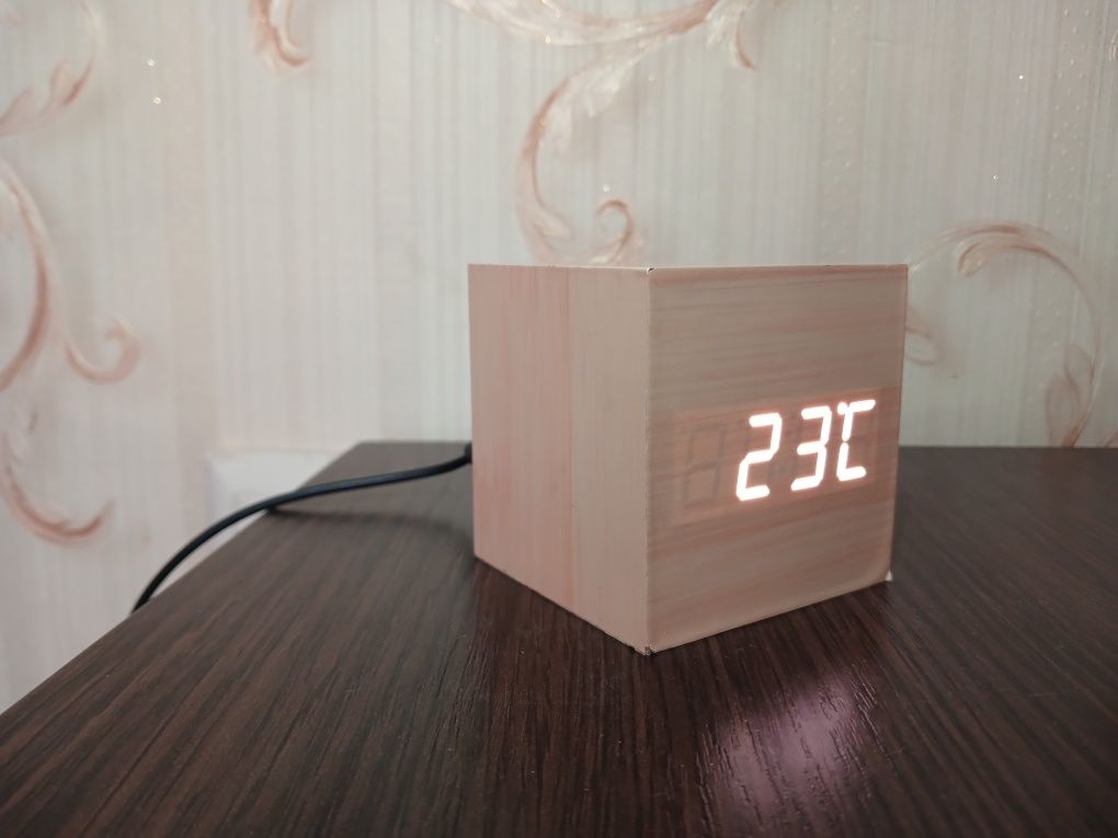 Годинник-будильник UFT Wood Clock