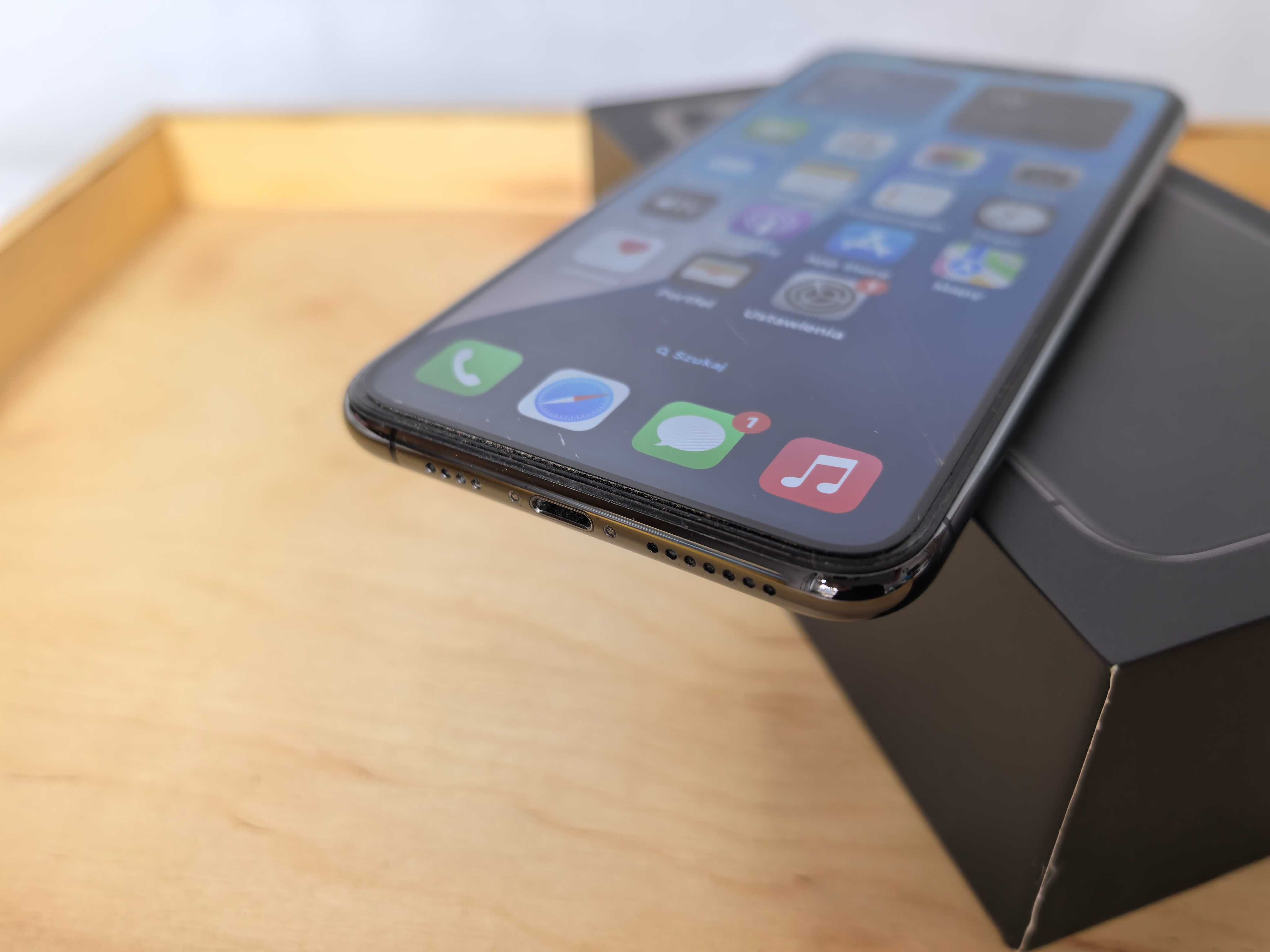 iPhone 11 PRO MAX pęknięty w 100% sprawny