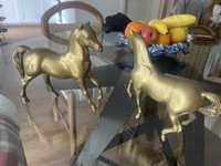 Conjunto de cavalos em latão dourado