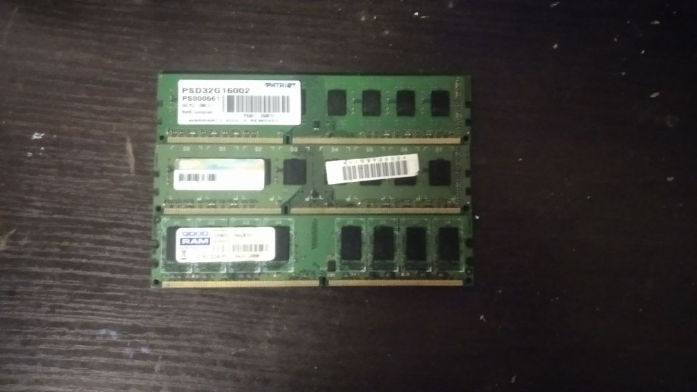 Продам два DDR-3 та один DDR-2