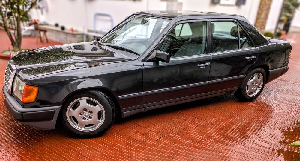 Mercedes Benz Classe E 250d 1989 cinzento