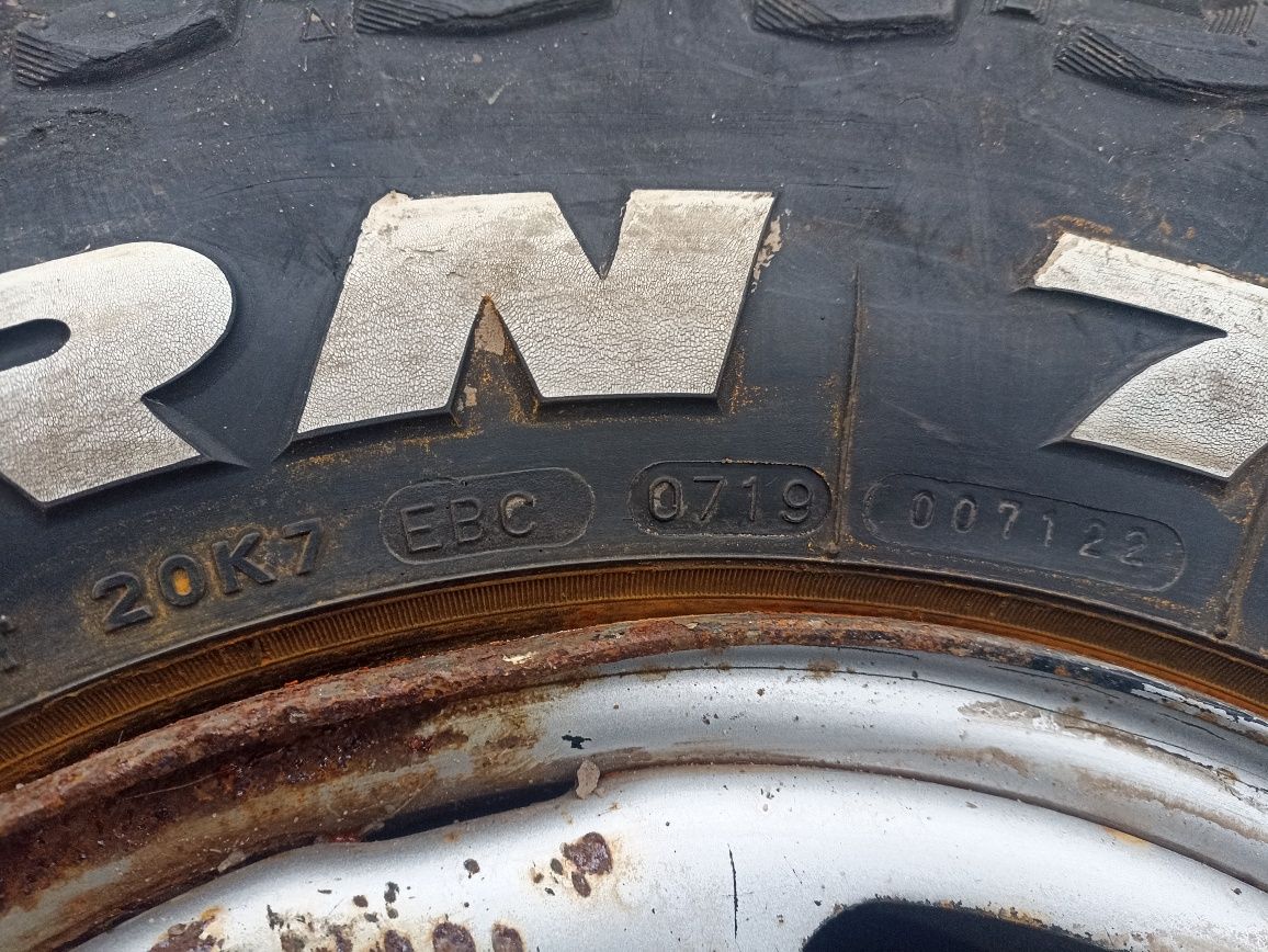 Продам покры Maxis bighorn off road 235/75 r15