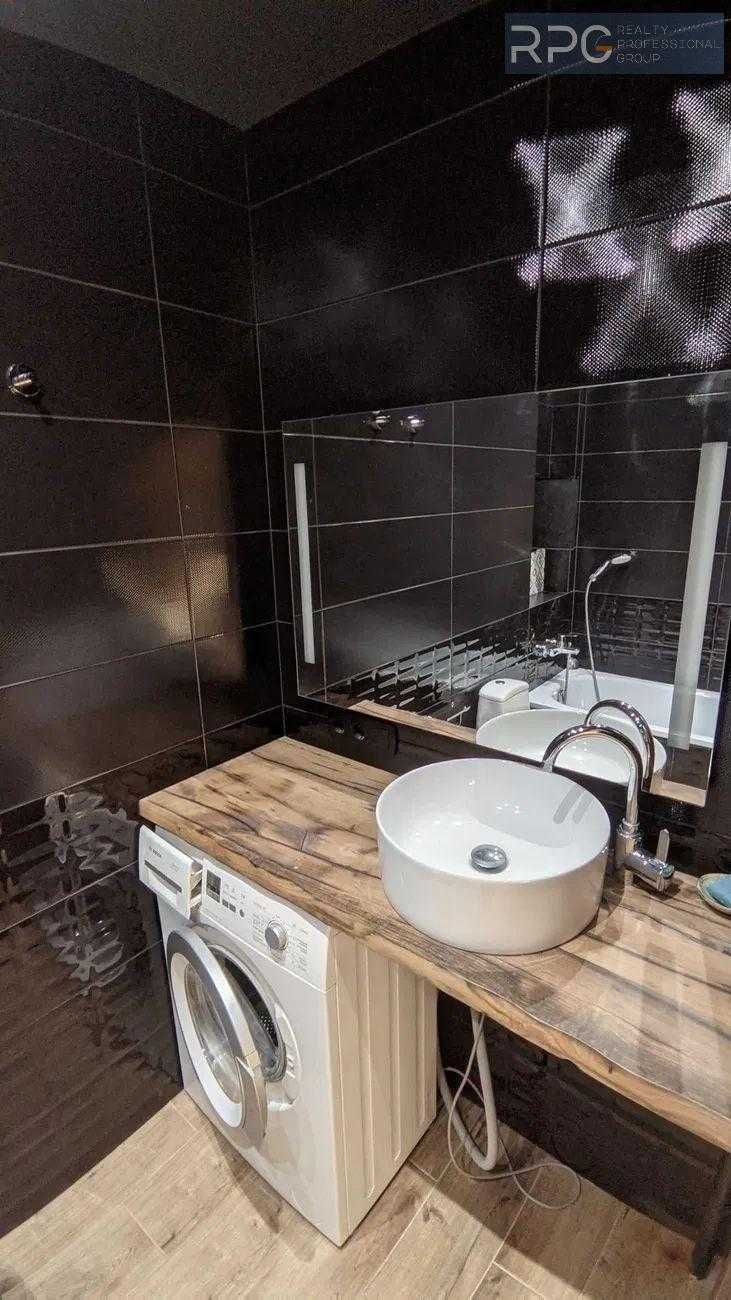 Продам 2к квартиру Печерськ Лобораторний пр. 4, метро Палац України