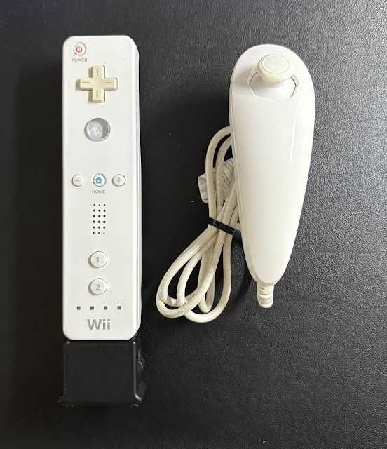 Nintendo Wii Remote + Motion plus + Nunchuck + Baterie