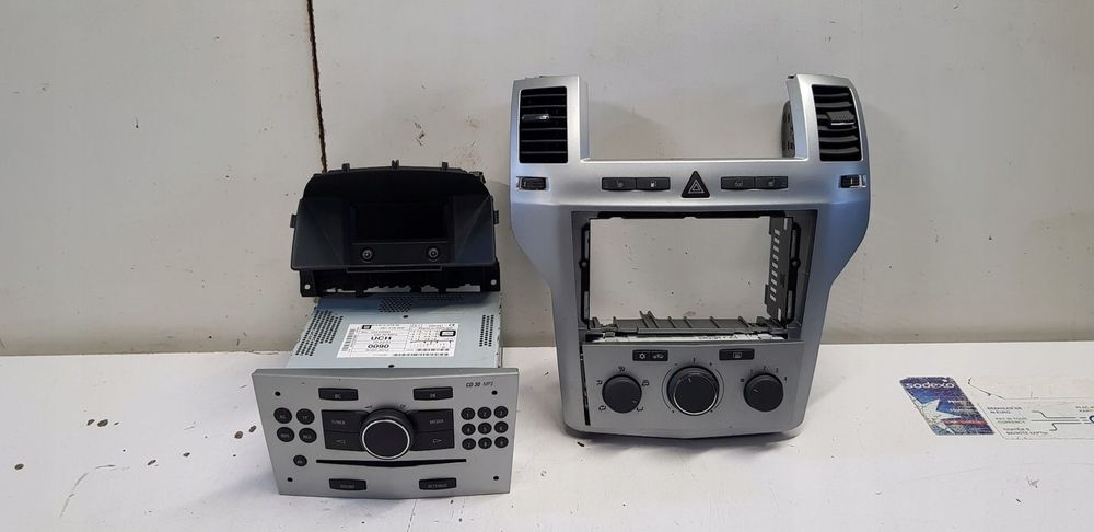 ramka radio panel Opel Zafira B cd30
