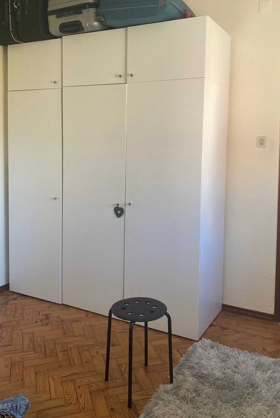 Guarda Roupa com boas divisórias