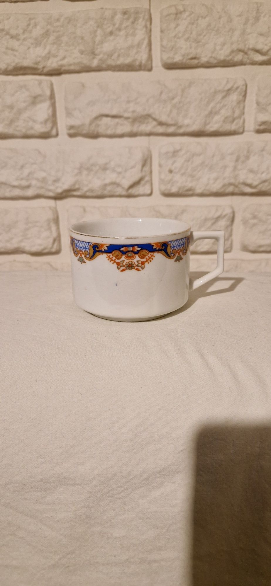 Filiżanki porcelana 8 sztuk różnych