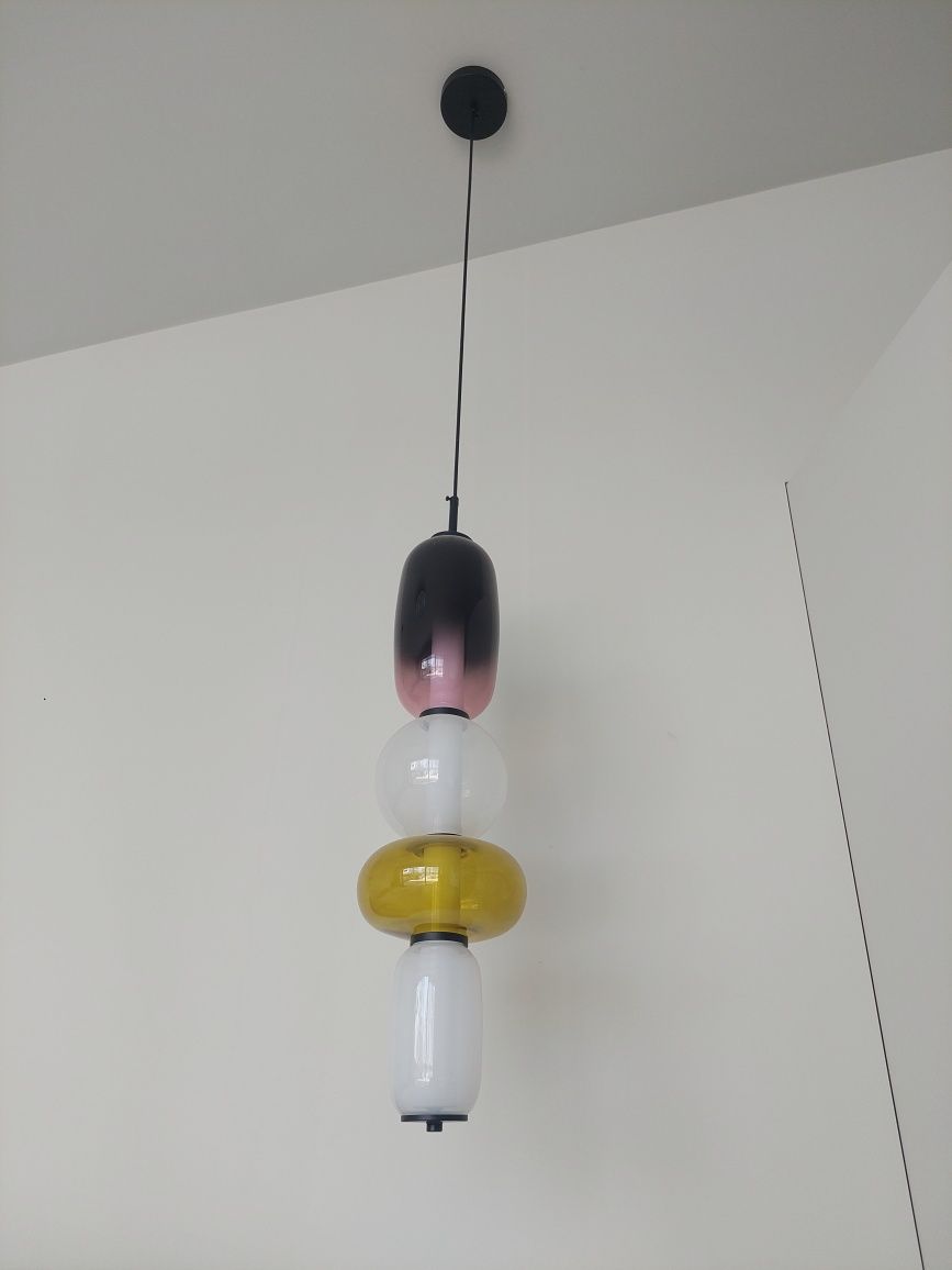 Dwie lampy wiszące do sypialni