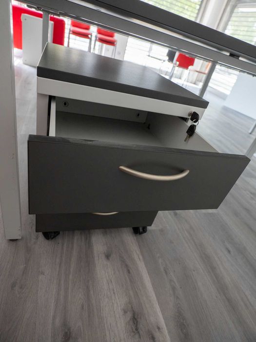 Secretárias / Ilha trabalho 4 lugares + Móveis de apoio 3 gavetas