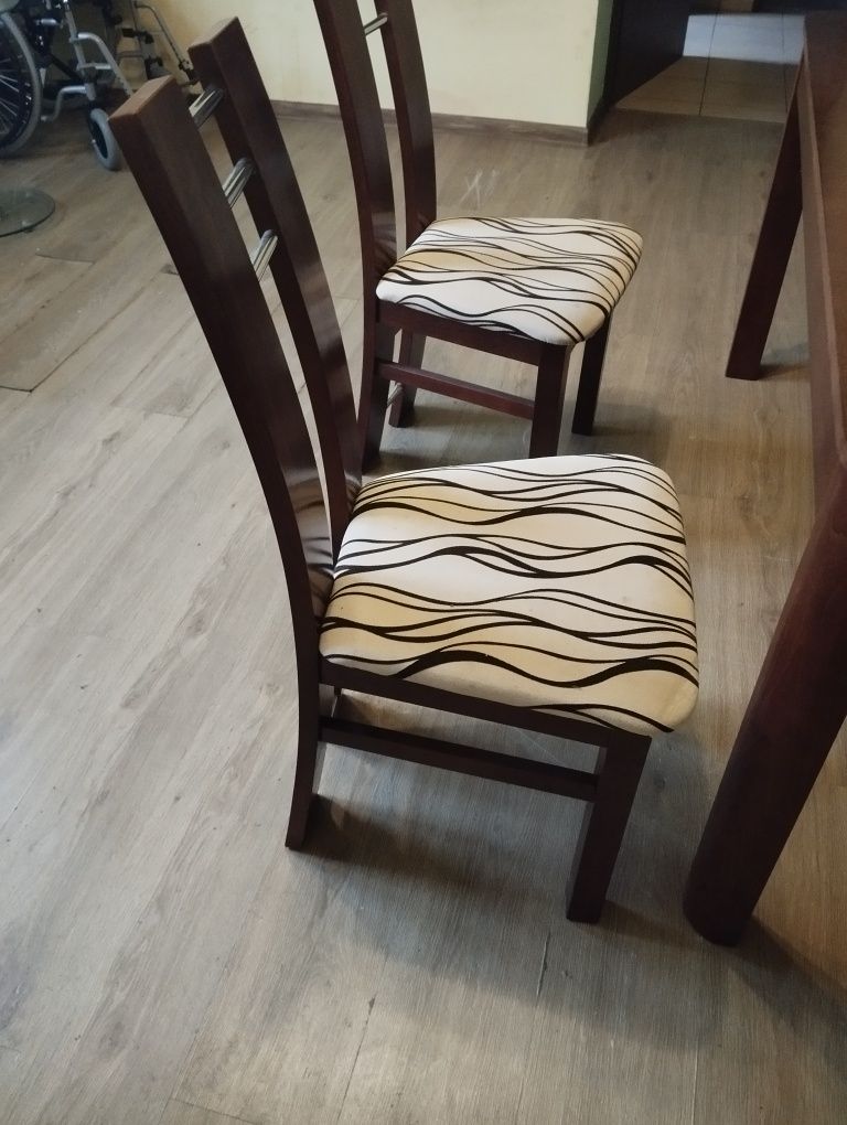 Stolik obiadowy i 6 krzeseł w zestawie