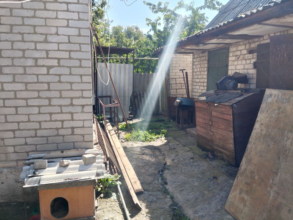 Будинок с Чаплине.2 будинка в одному дворі.Чаплине.